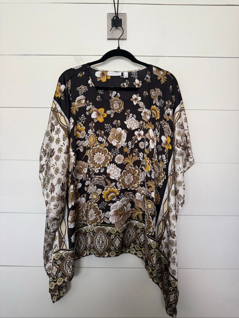 Susan Graver Women’s Large Black White Floral Batwing Top Blouse